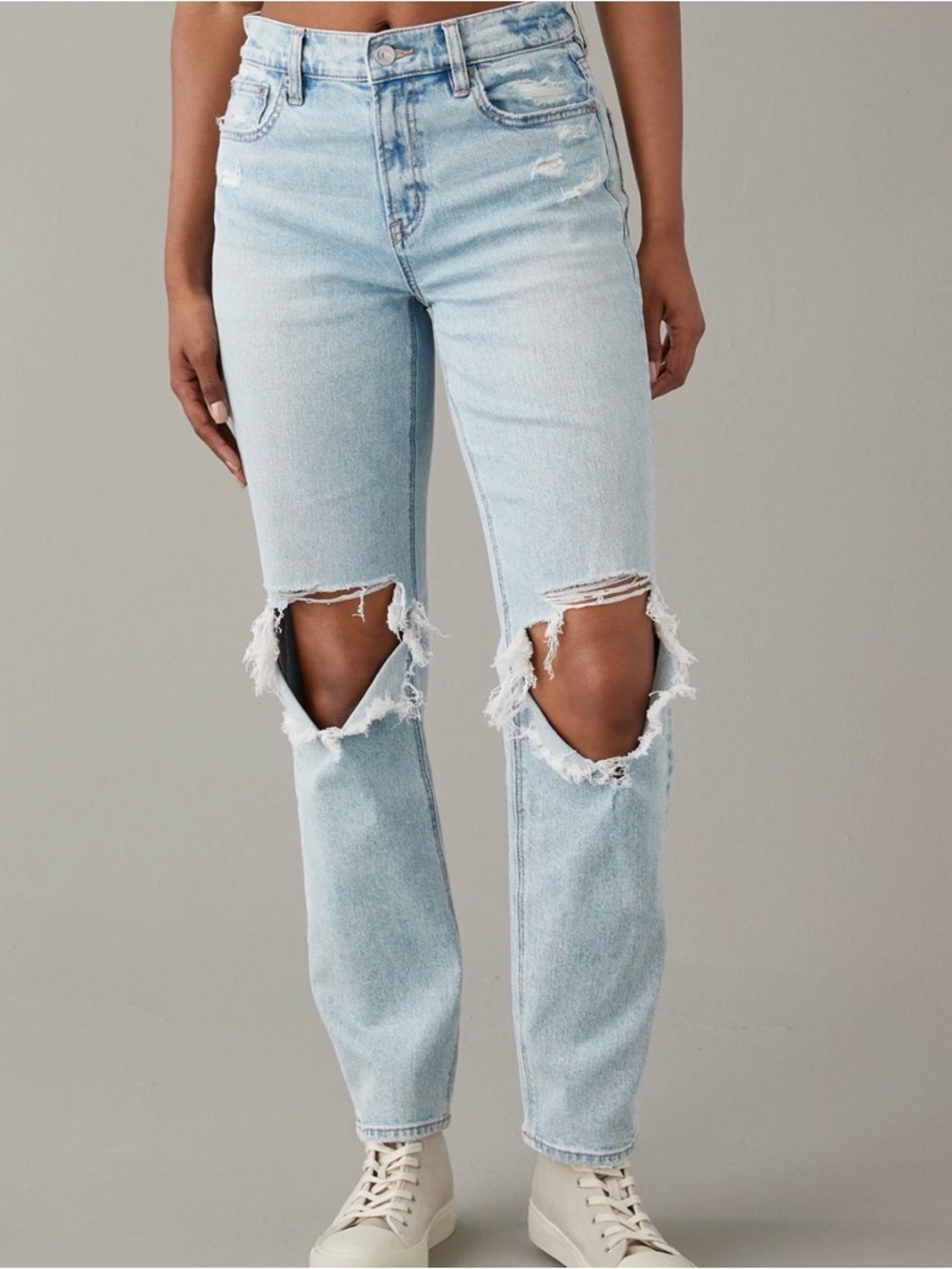 American Eagle Light Wash Distressed Knee Jeans